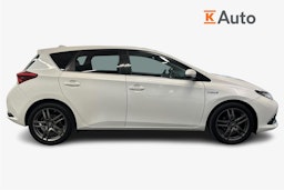 valkoinen Toyota Auris 2015 kuva 6.