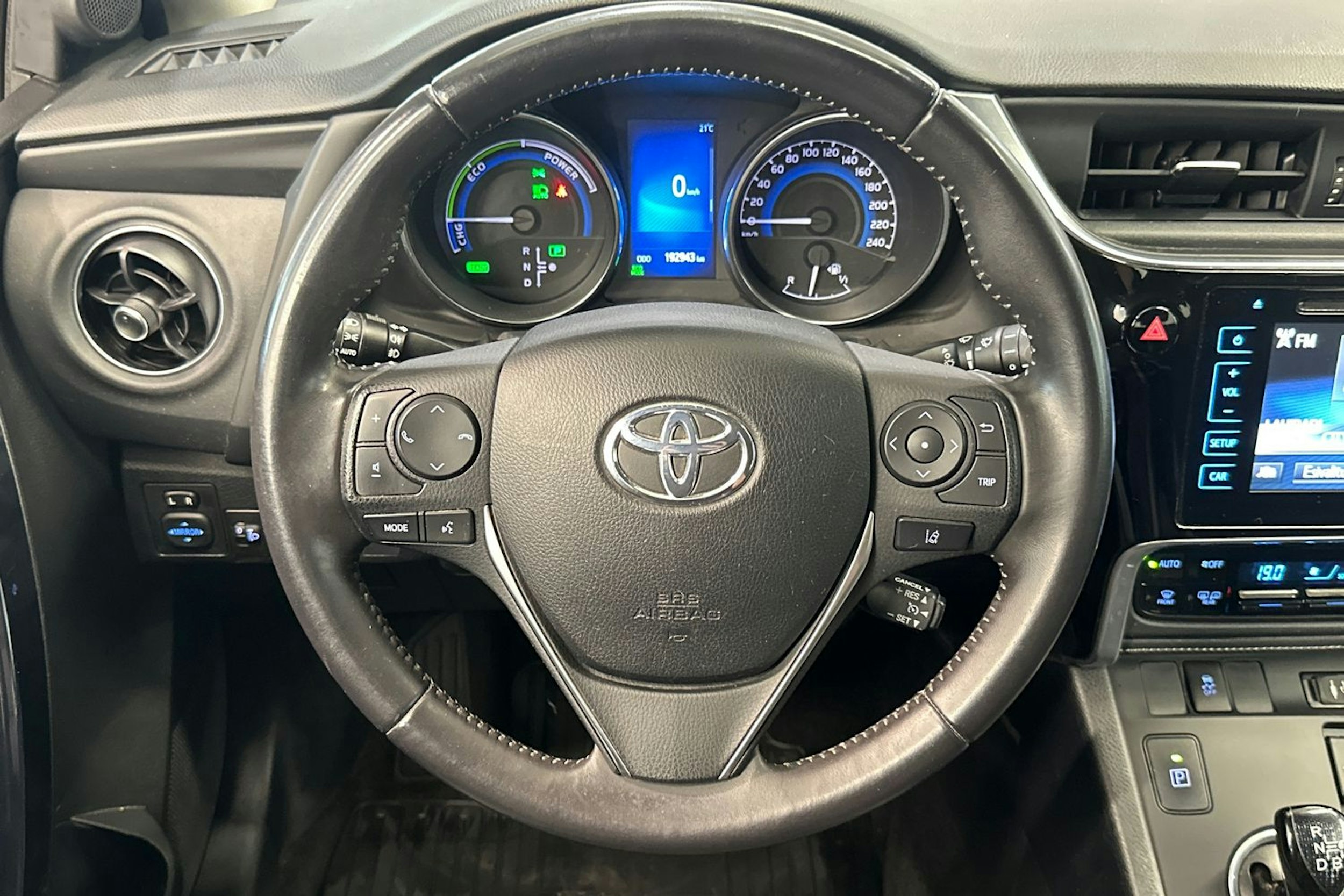 valkoinen Toyota Auris 2015 kuva 15.