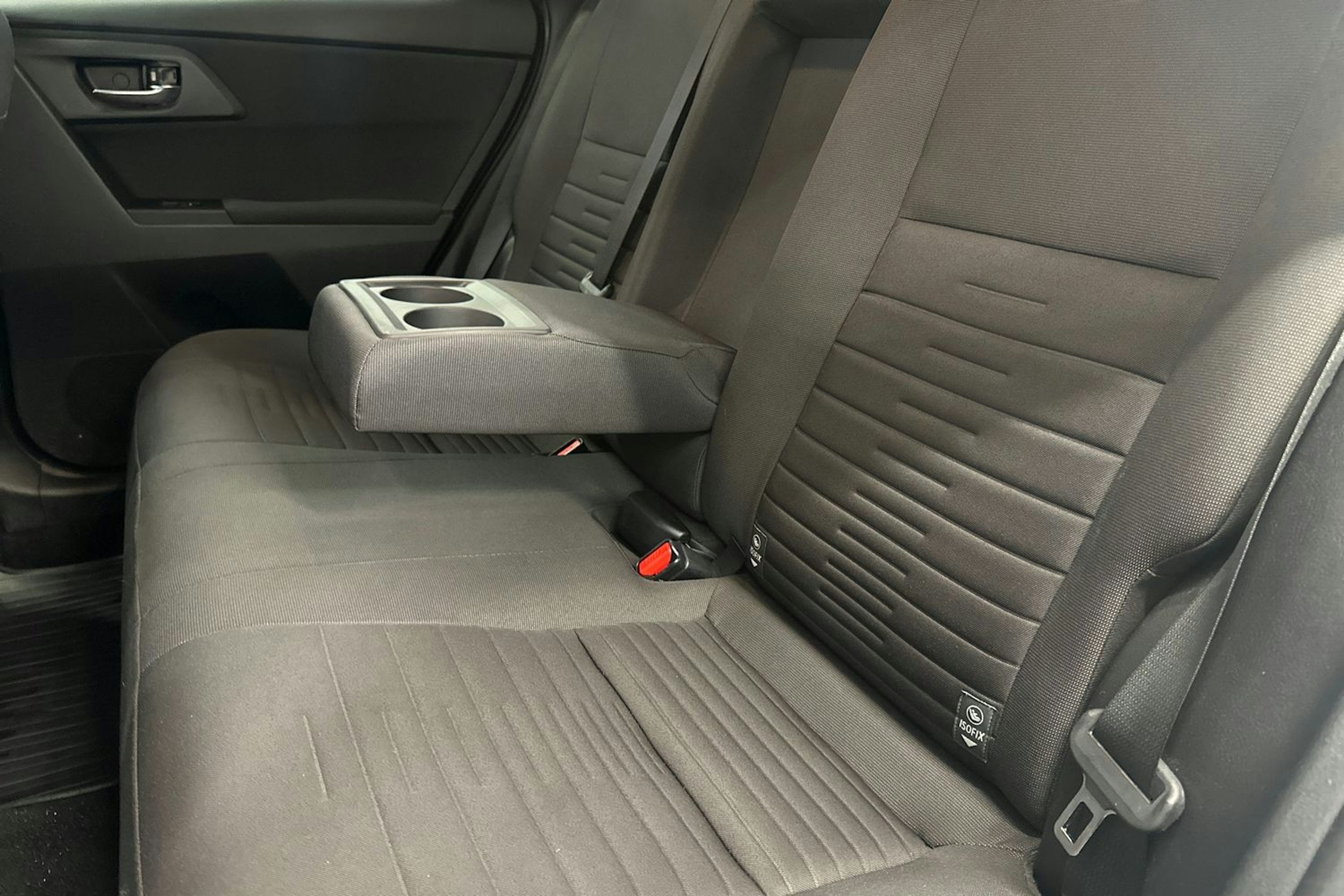valkoinen Toyota Auris 2015 kuva 16.