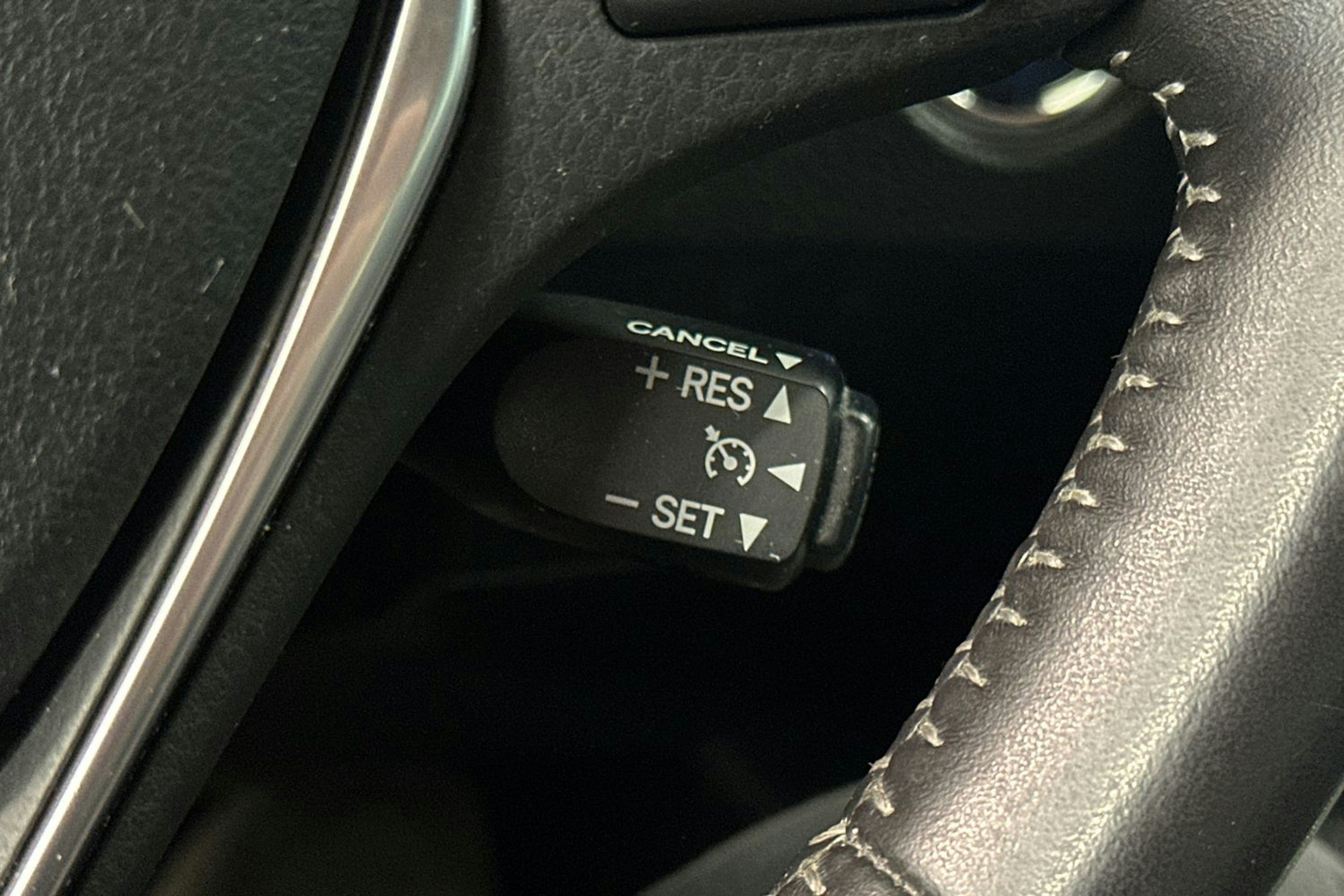 valkoinen Toyota Auris 2015 kuva 19.