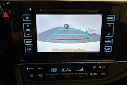 valkoinen Toyota Auris 2015 kuva 21.