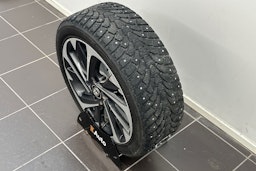 valkoinen Toyota Auris 2015 kuva 23.
