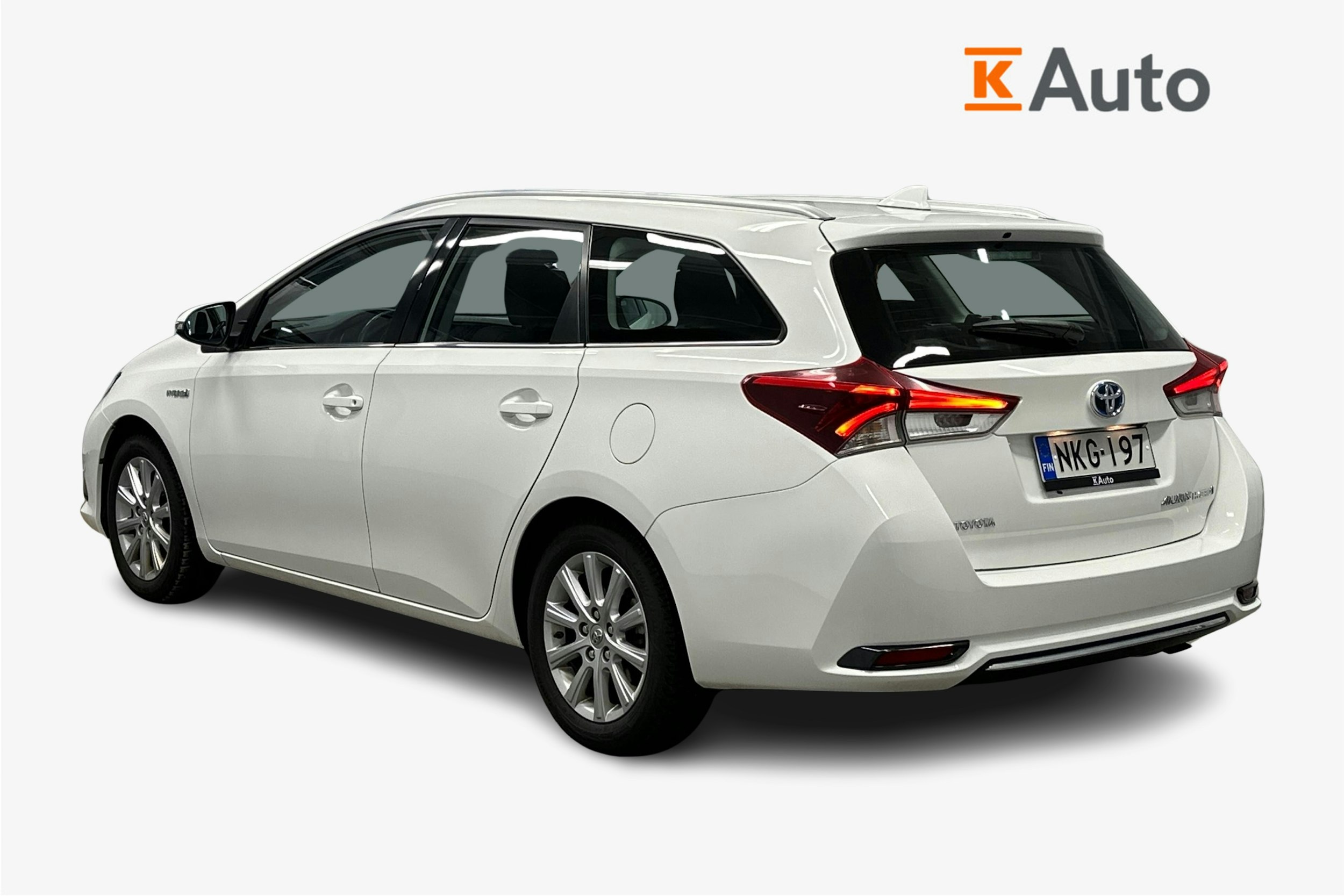 valkoinen Toyota Auris 2015 kuva 2.