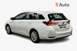 valkoinen Toyota Auris 2015 kuva 2.