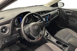 valkoinen Toyota Auris 2015 kuva 7.