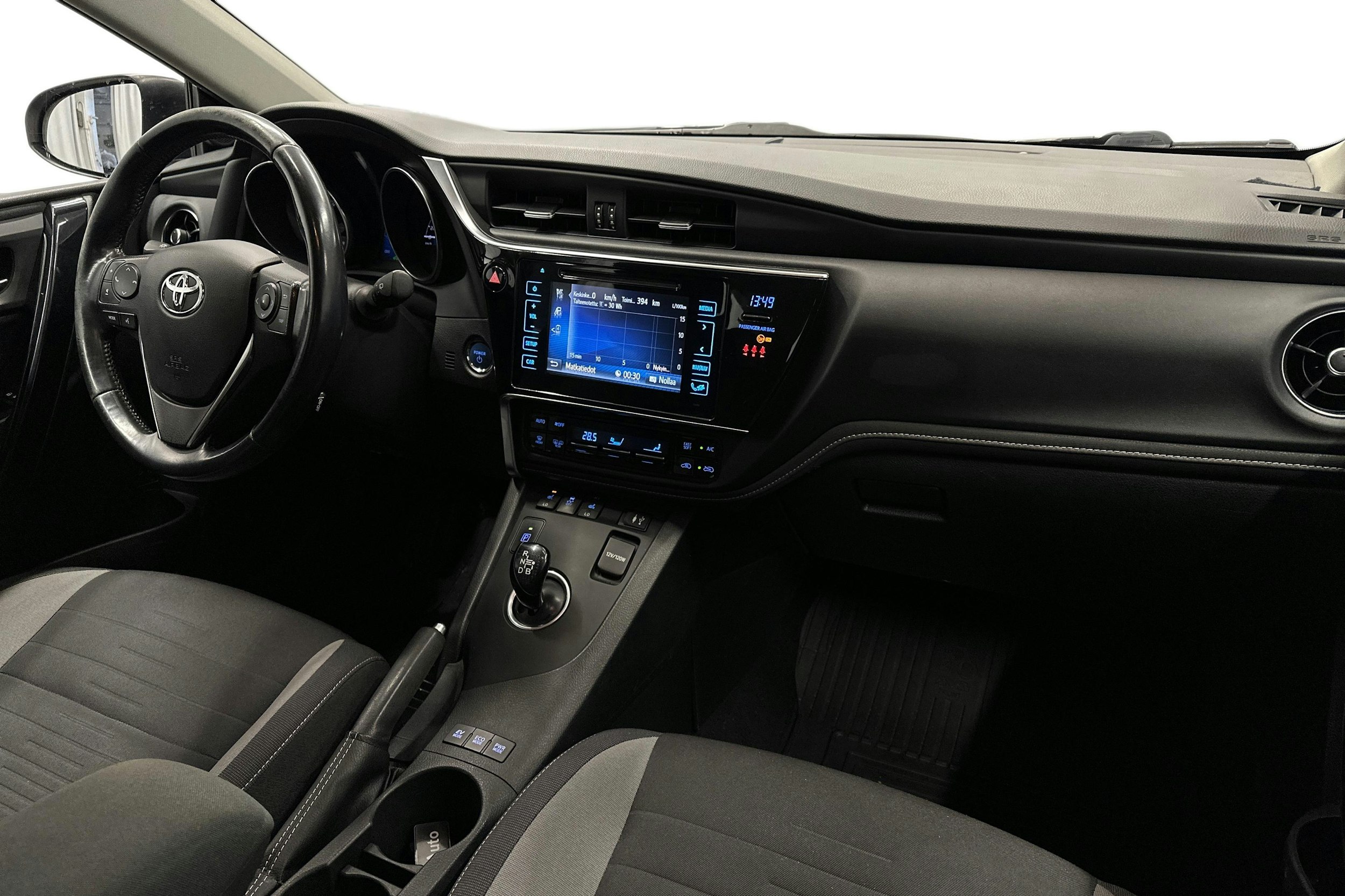 valkoinen Toyota Auris 2015 kuva 9.