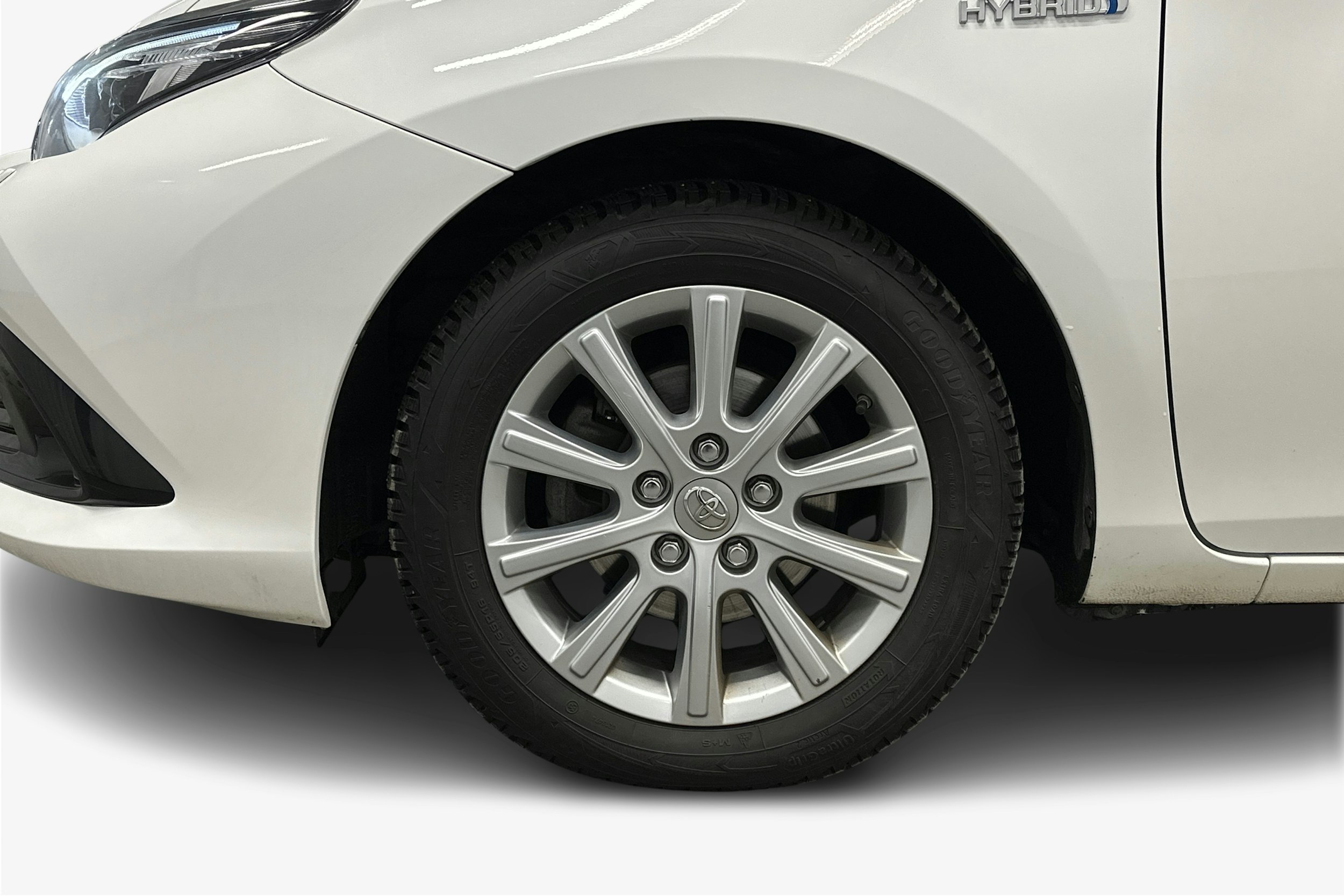 valkoinen Toyota Auris 2015 kuva 11.