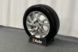 valkoinen Toyota Auris 2015 kuva 13.