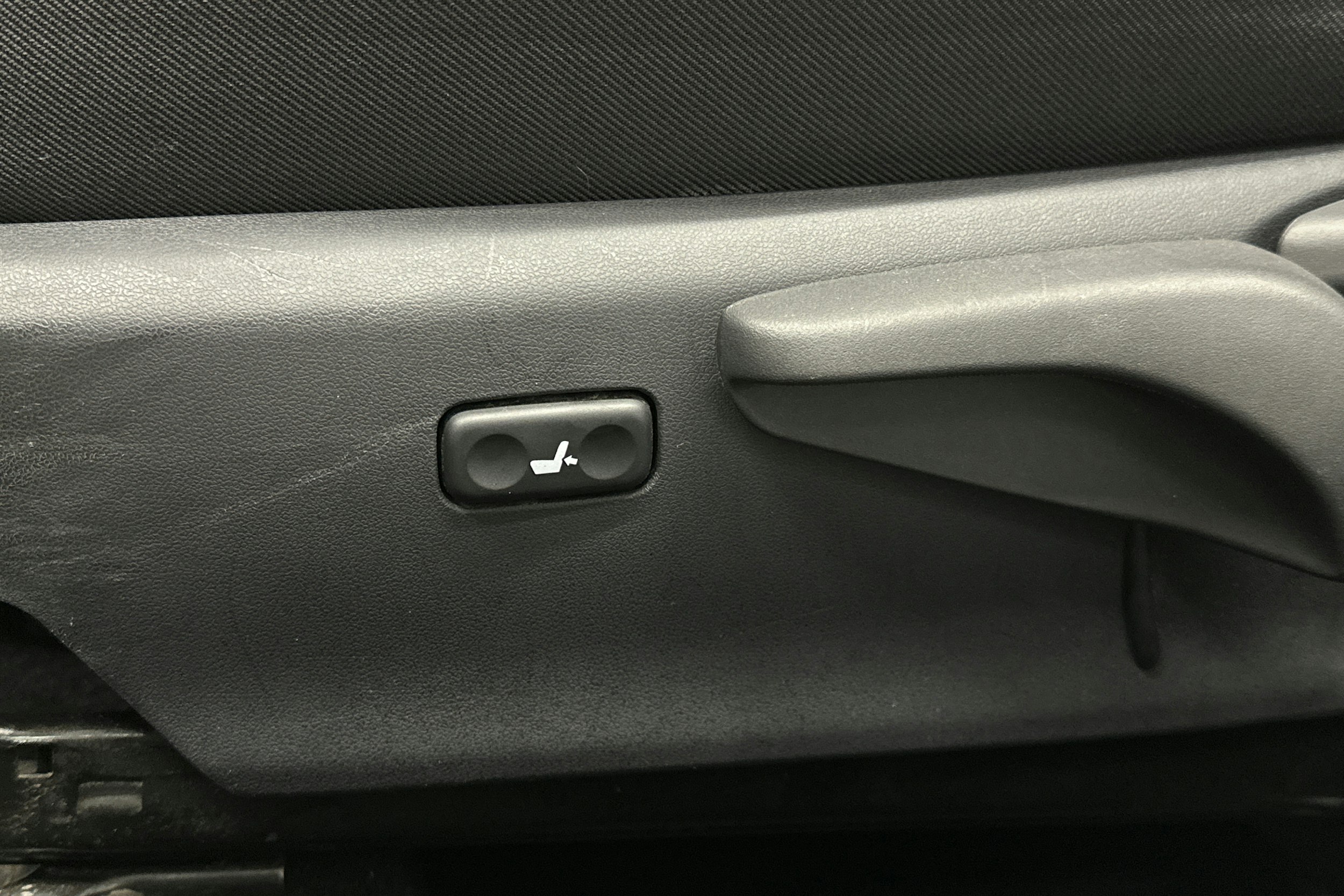 valkoinen Toyota Auris 2015 kuva 16.