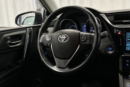 valkoinen Toyota Auris 2015 kuva 17.