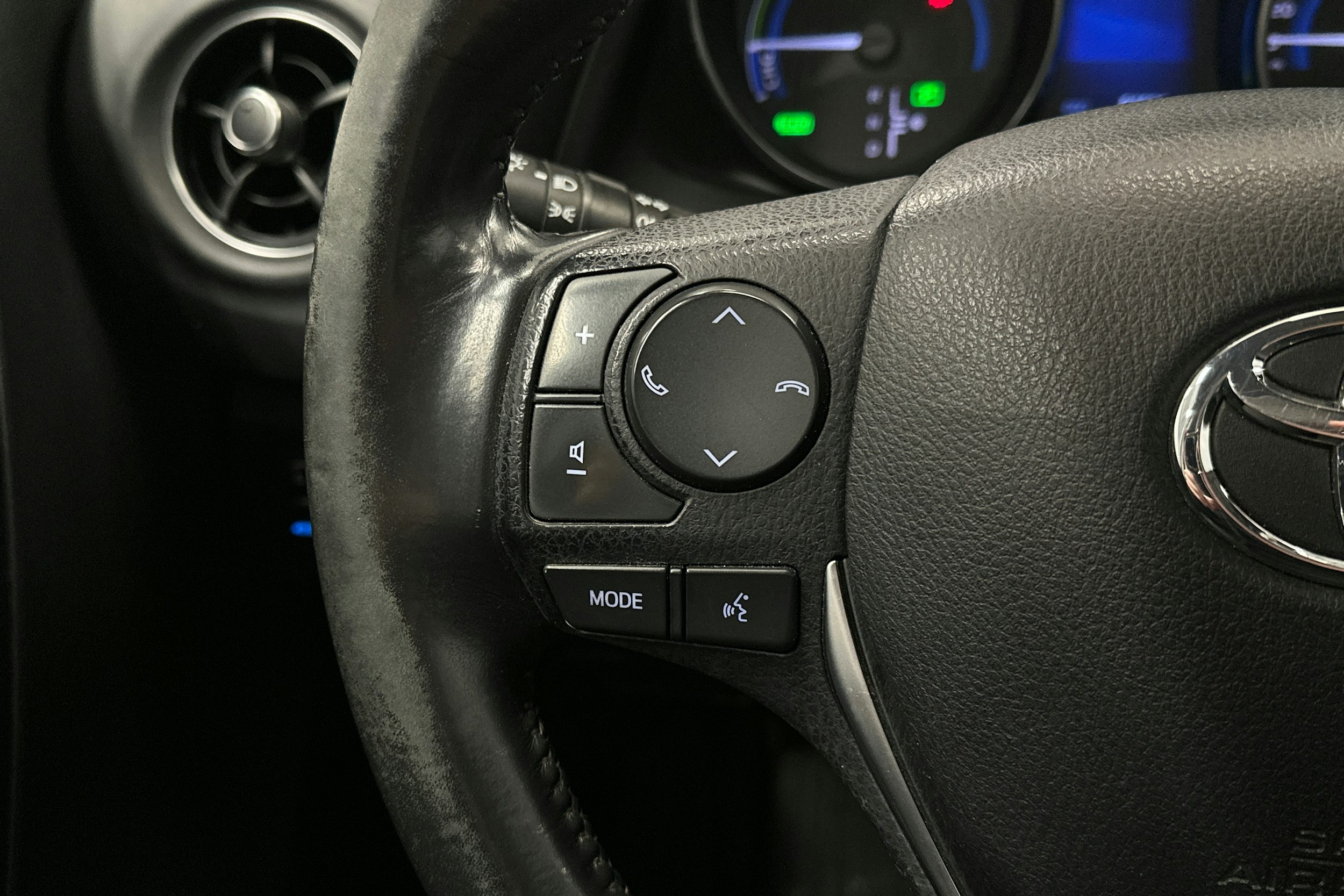 valkoinen Toyota Auris 2015 kuva 18.