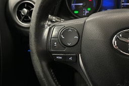 valkoinen Toyota Auris 2015 kuva 18.