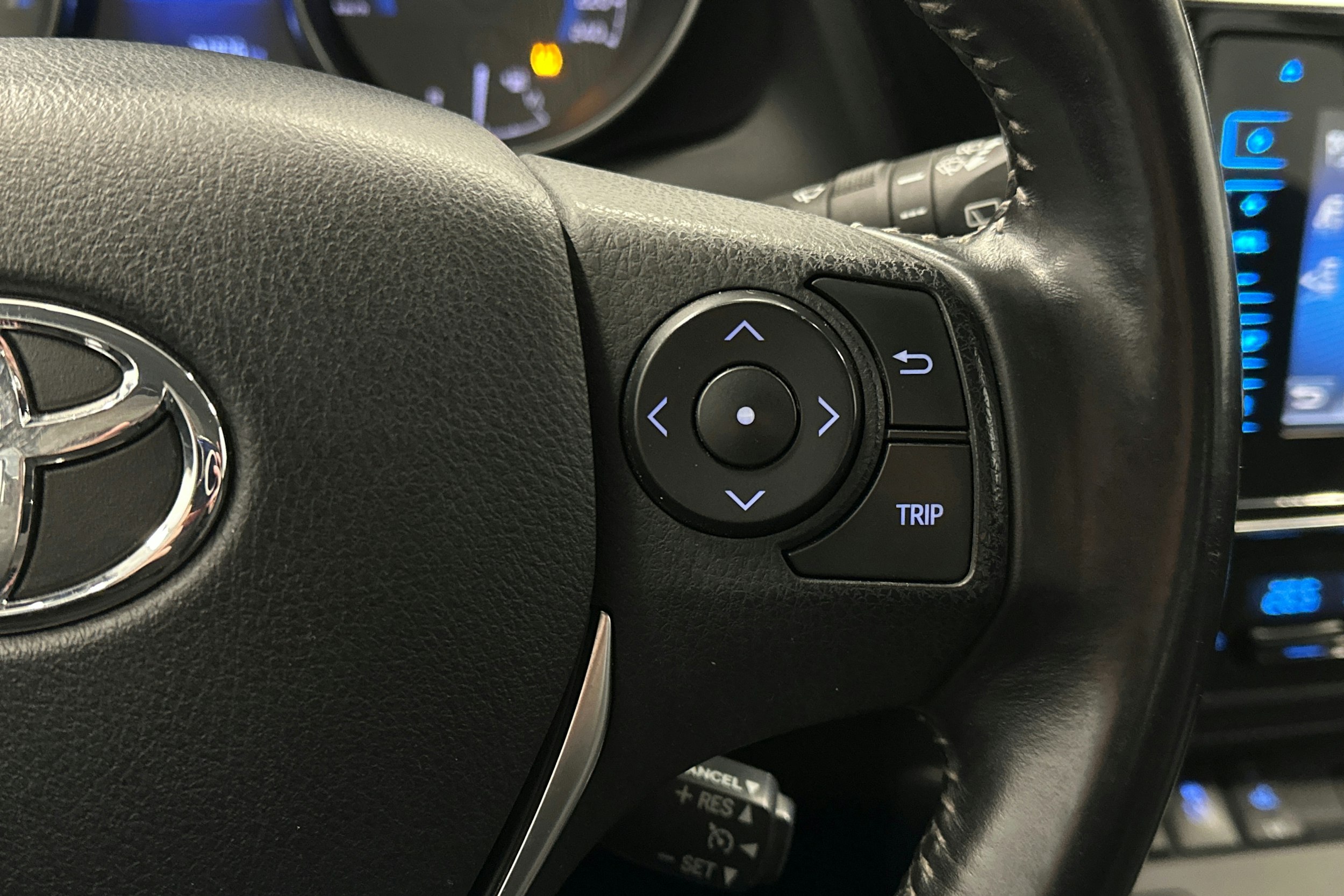 valkoinen Toyota Auris 2015 kuva 19.