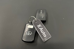 valkoinen Toyota Auris 2015 kuva 28.