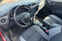 punainen Toyota Auris 2015 kuva 3.