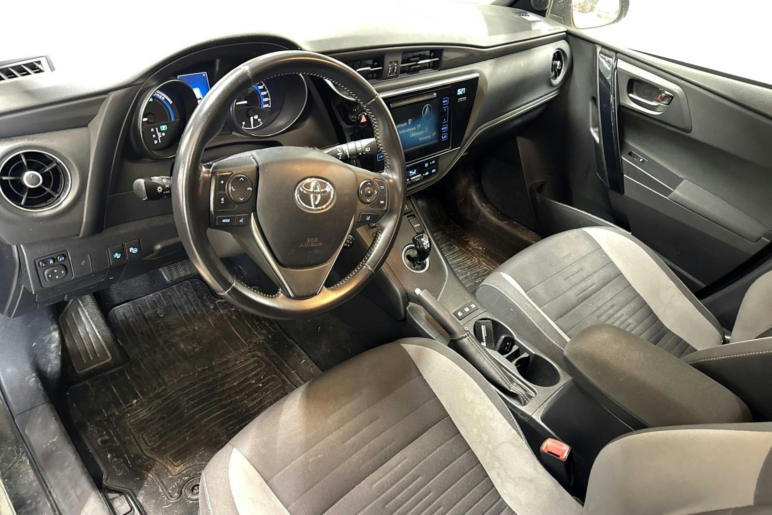 musta Toyota Auris 2015 kuva 3.