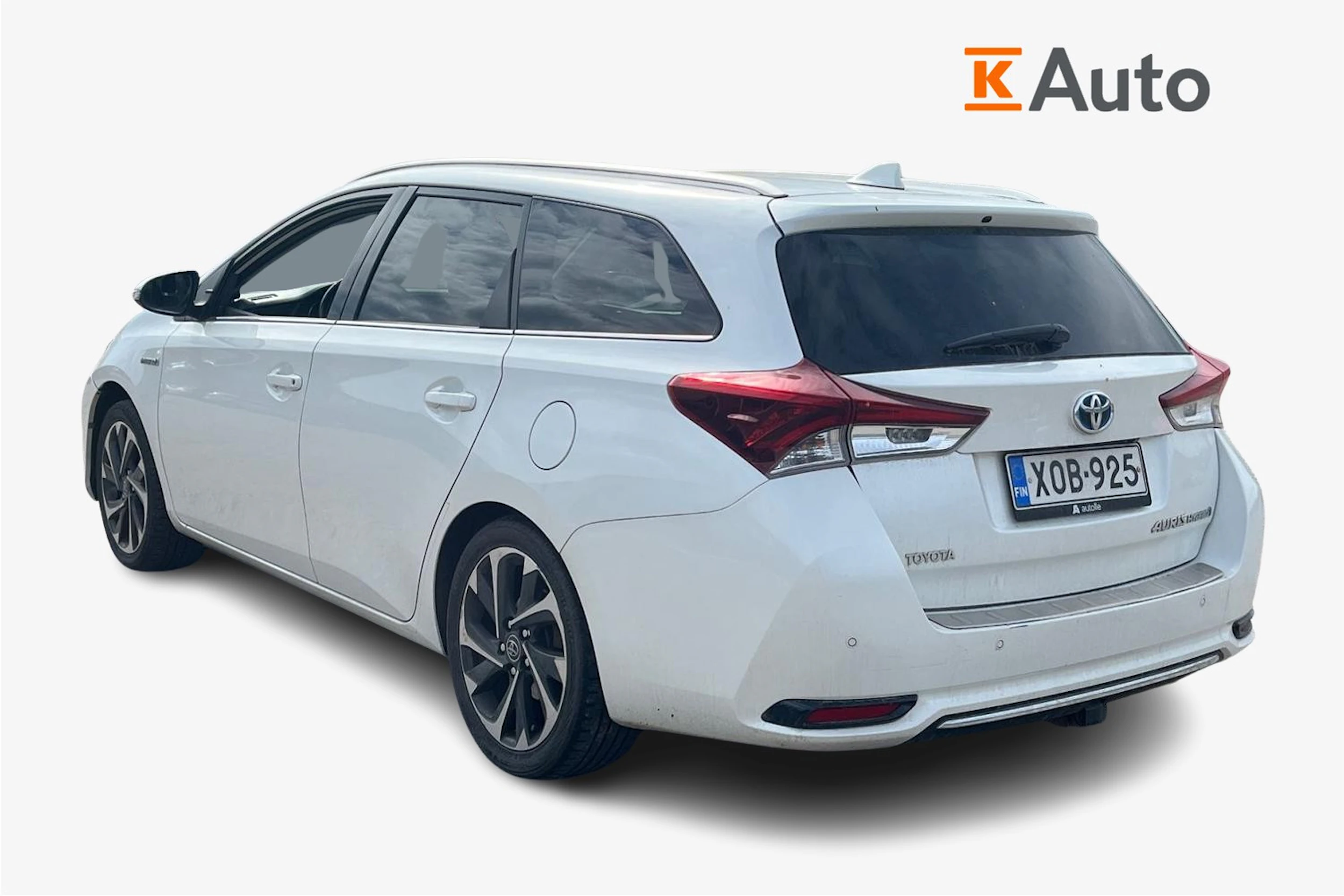 met. valkoinen Toyota Auris 2015 kuva 2.