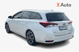 met. valkoinen Toyota Auris 2015 kuva 2.