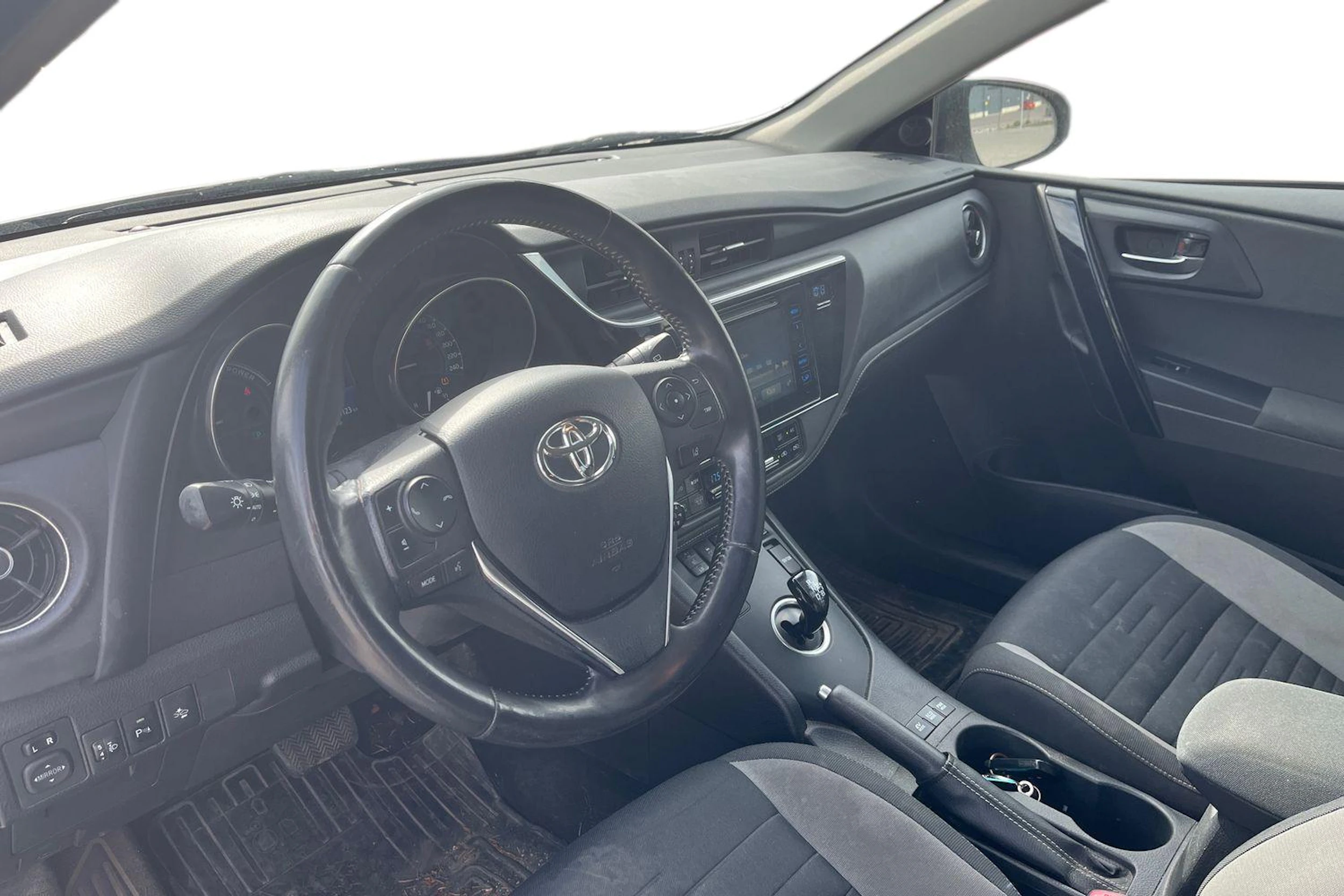 met. valkoinen Toyota Auris 2015 kuva 3.