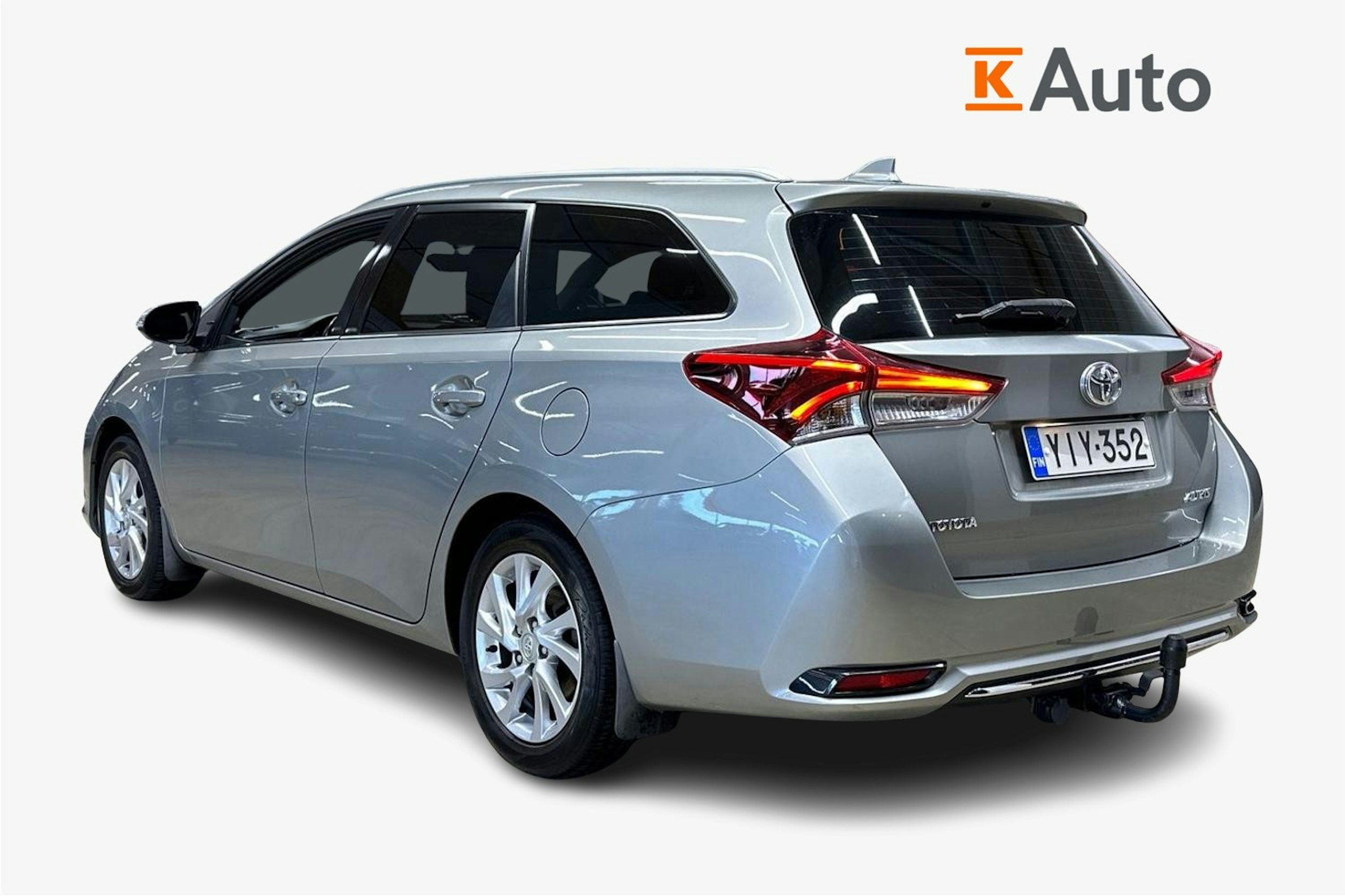 Harmaa Toyota Auris 2015 kuva 2.