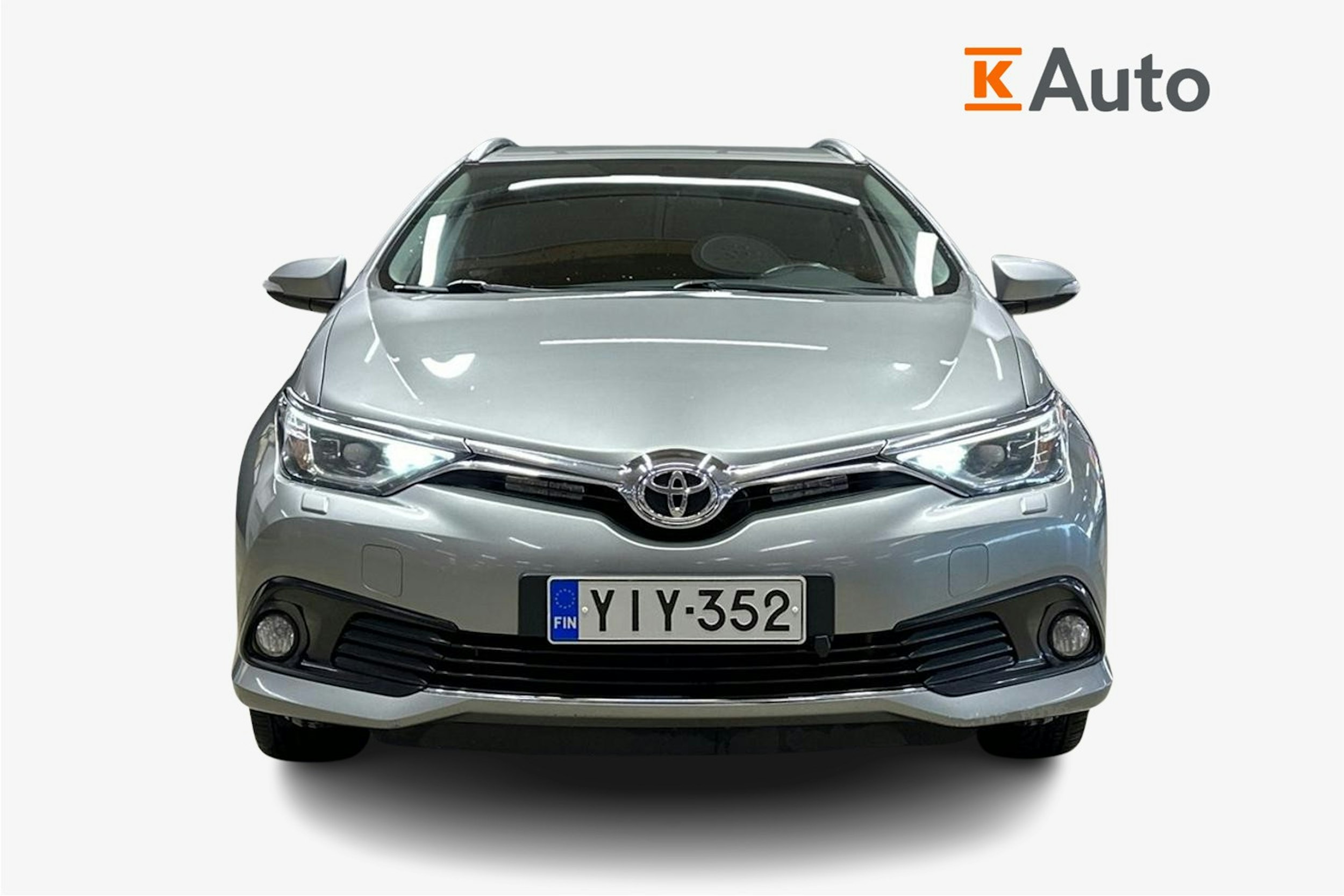 Harmaa Toyota Auris 2015 kuva 5.