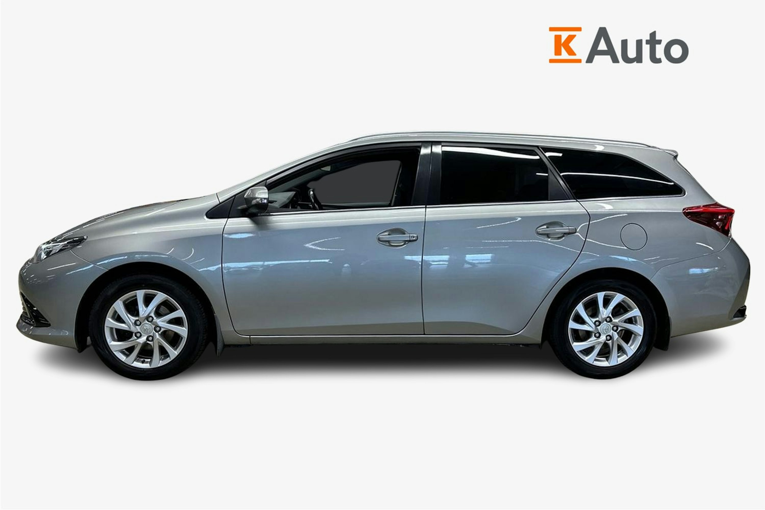 Harmaa Toyota Auris 2015 kuva 6.