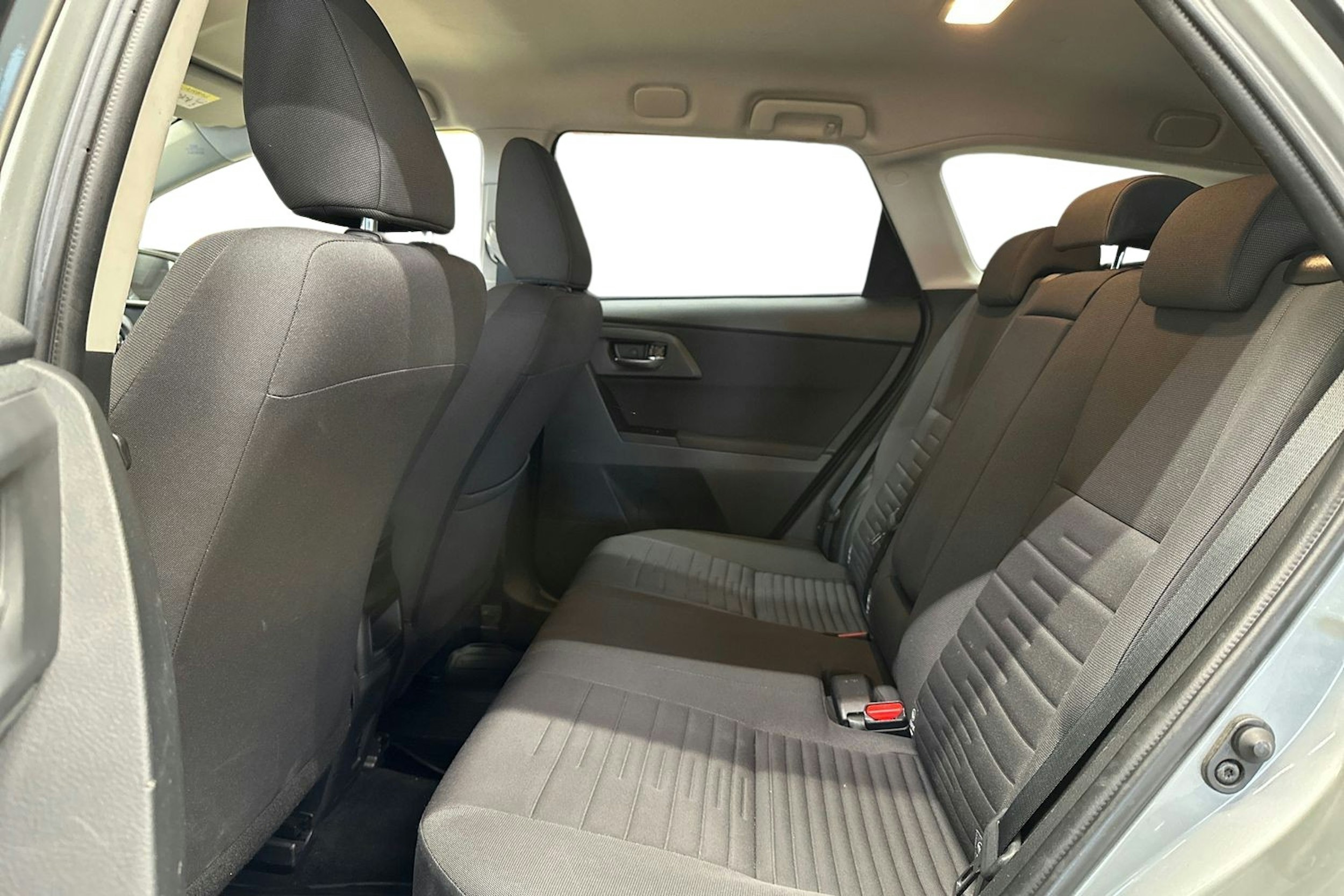 Harmaa Toyota Auris 2015 kuva 12.
