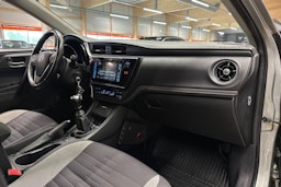Harmaa Toyota Auris 2015 kuva 14.