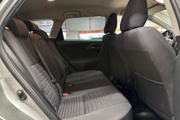 Harmaa Toyota Auris 2015 kuva 16.
