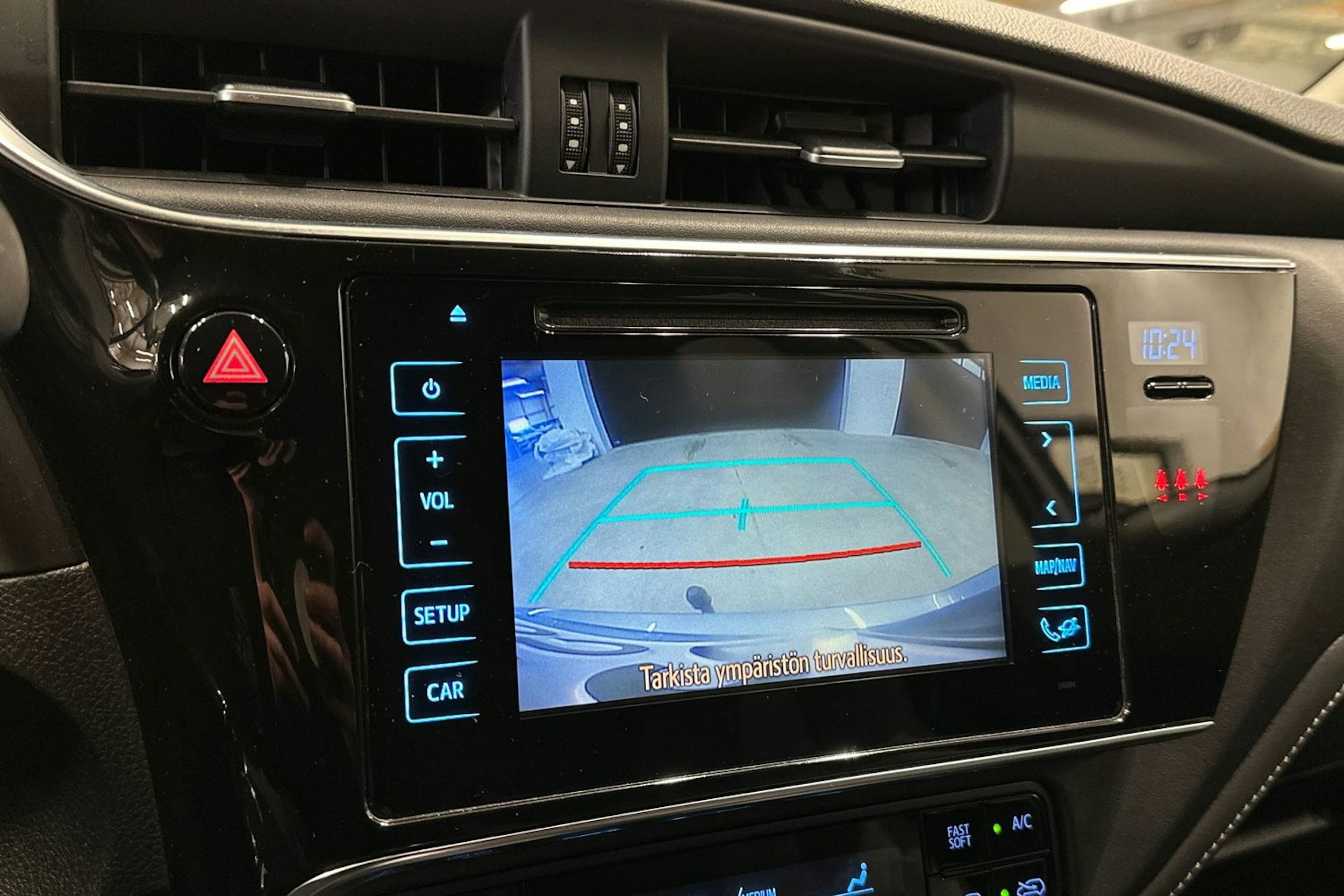 Harmaa Toyota Auris 2015 kuva 18.