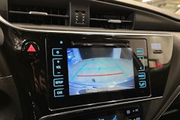 Harmaa Toyota Auris 2015 kuva 18.