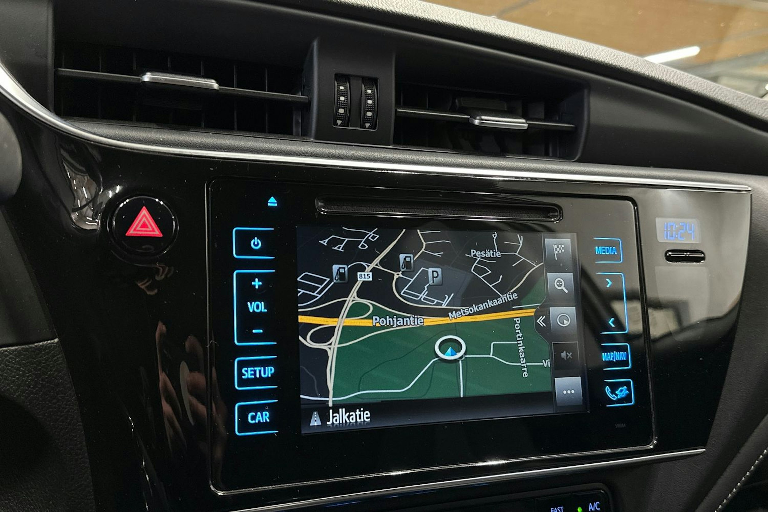 Harmaa Toyota Auris 2015 kuva 19.