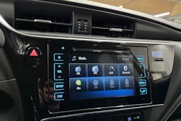 Harmaa Toyota Auris 2015 kuva 20.
