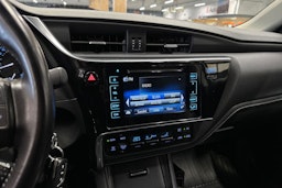 Harmaa Toyota Auris 2015 kuva 21.