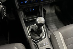Harmaa Toyota Auris 2015 kuva 23.