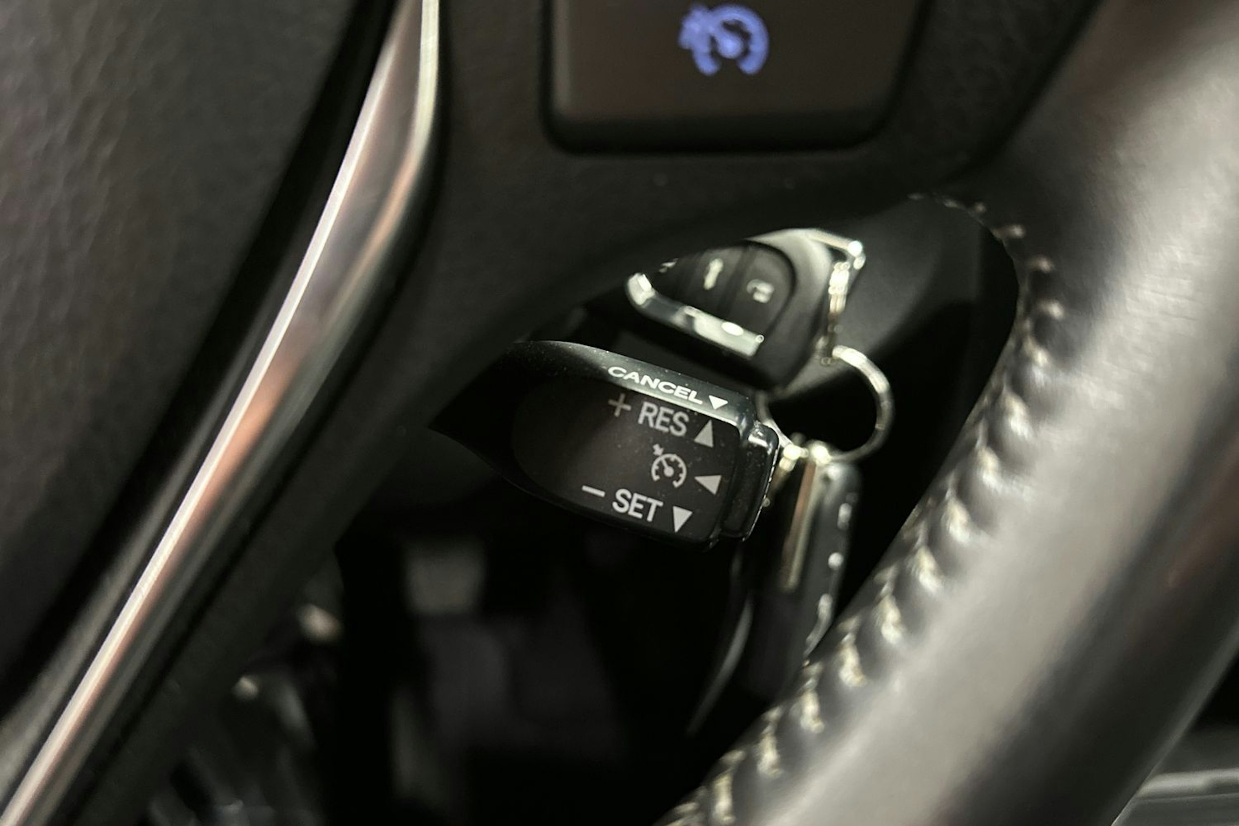 Harmaa Toyota Auris 2015 kuva 27.