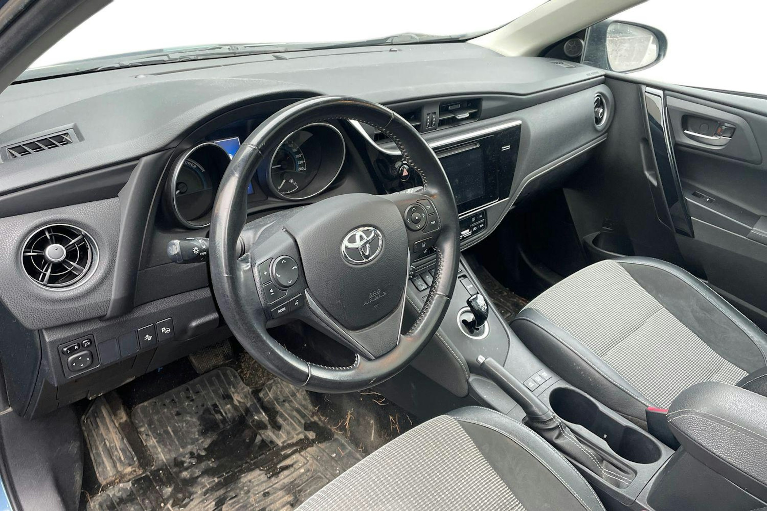 sininen Toyota Auris 2015 kuva 3.