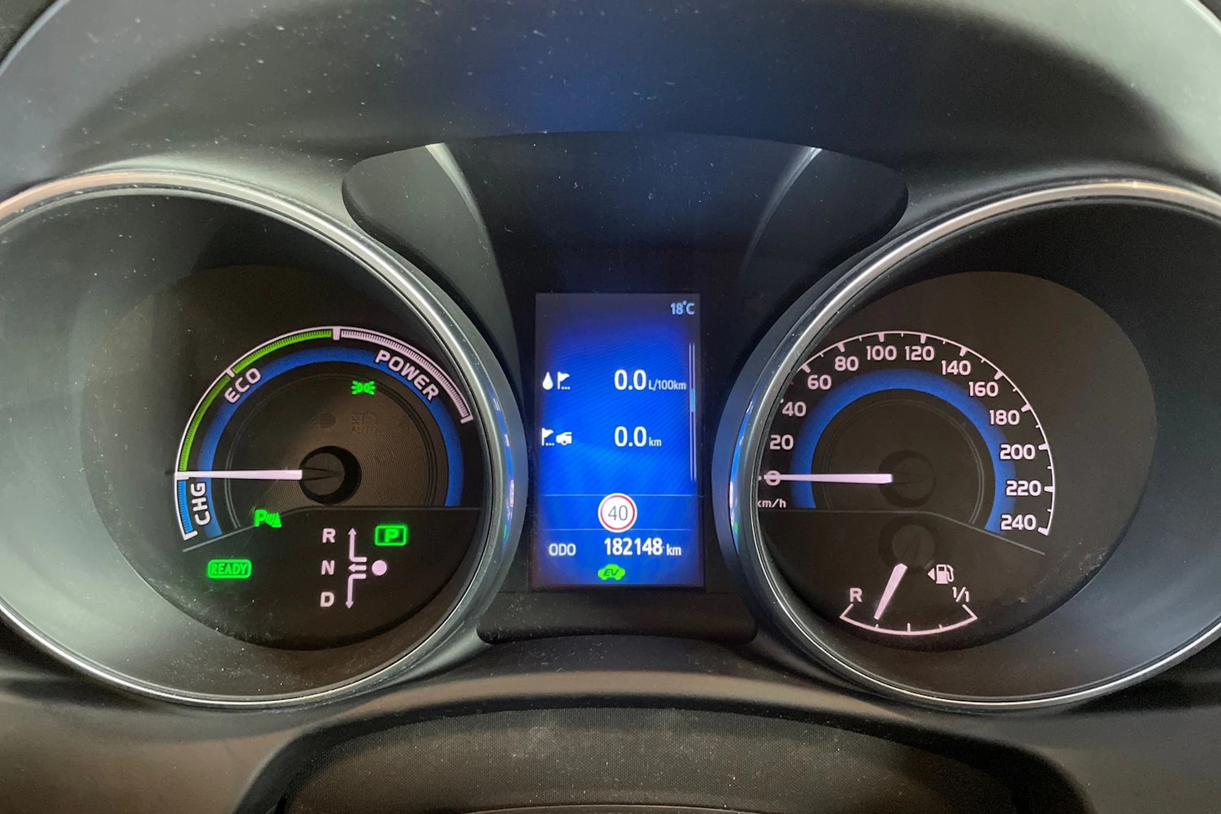 sininen Toyota Auris 2015 kuva 17.