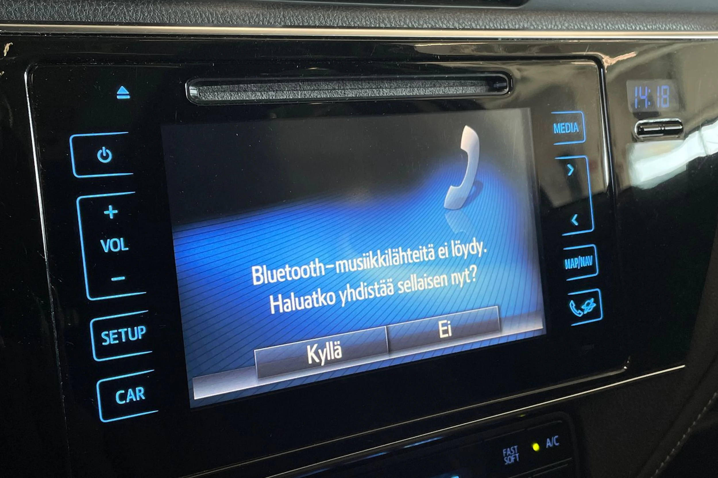 sininen Toyota Auris 2015 kuva 20.