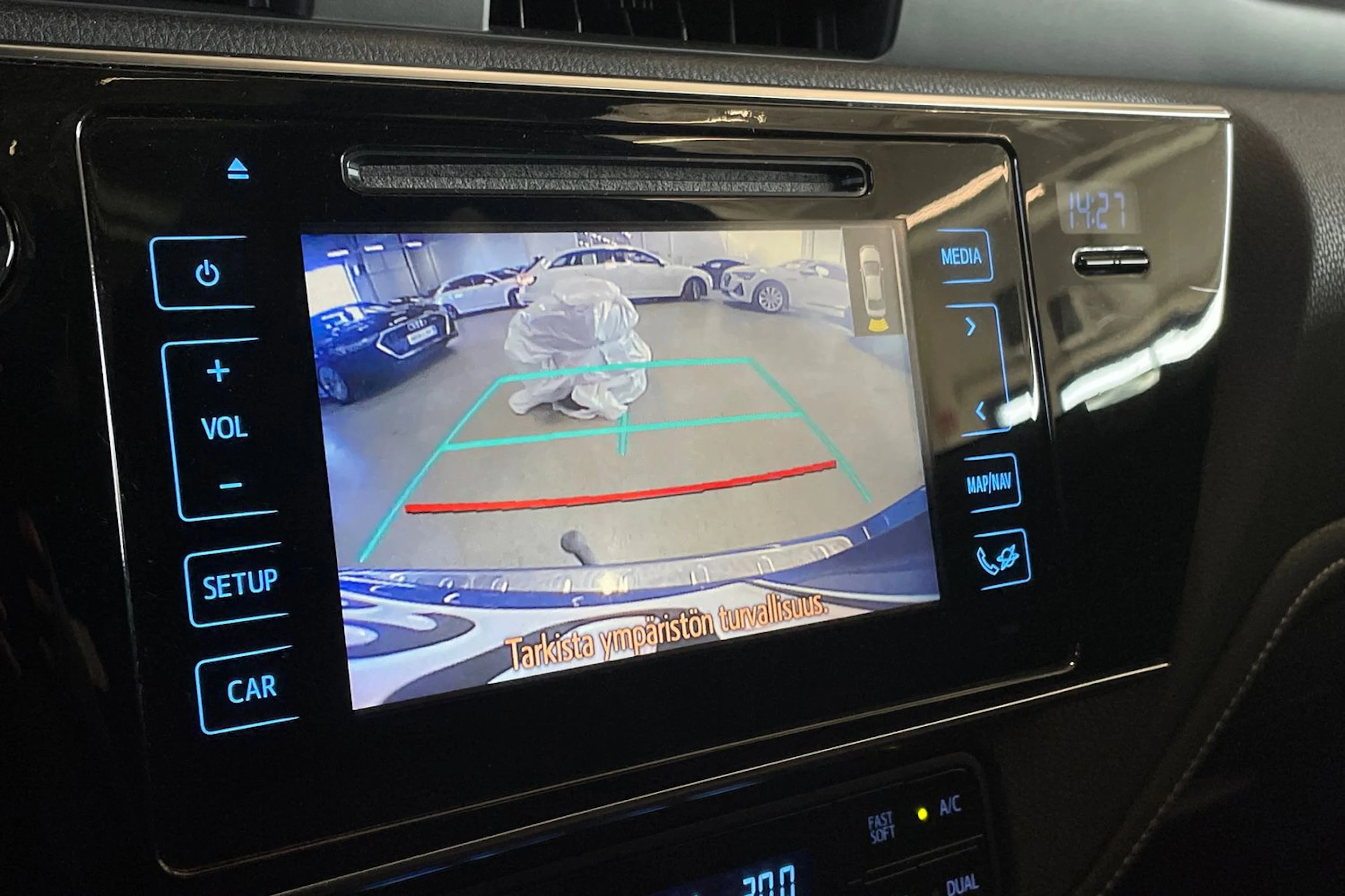 sininen Toyota Auris 2015 kuva 24.