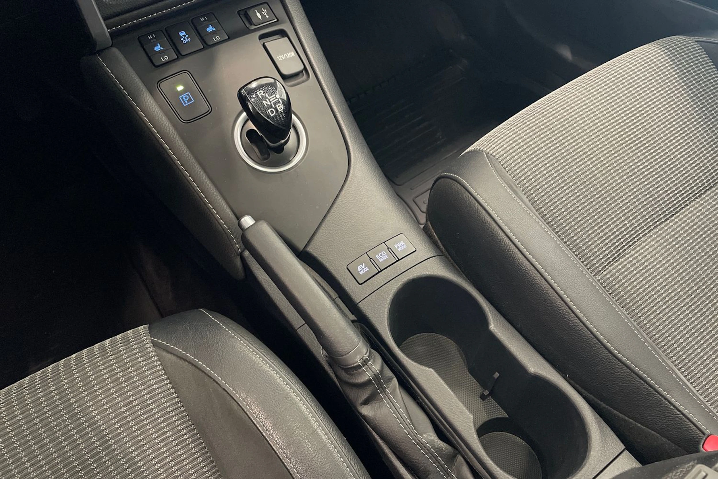 sininen Toyota Auris 2015 kuva 26.