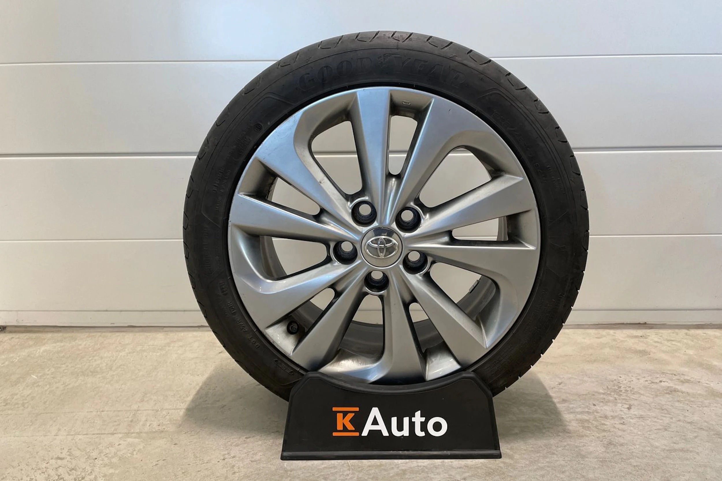 sininen Toyota Auris 2015 kuva 32.