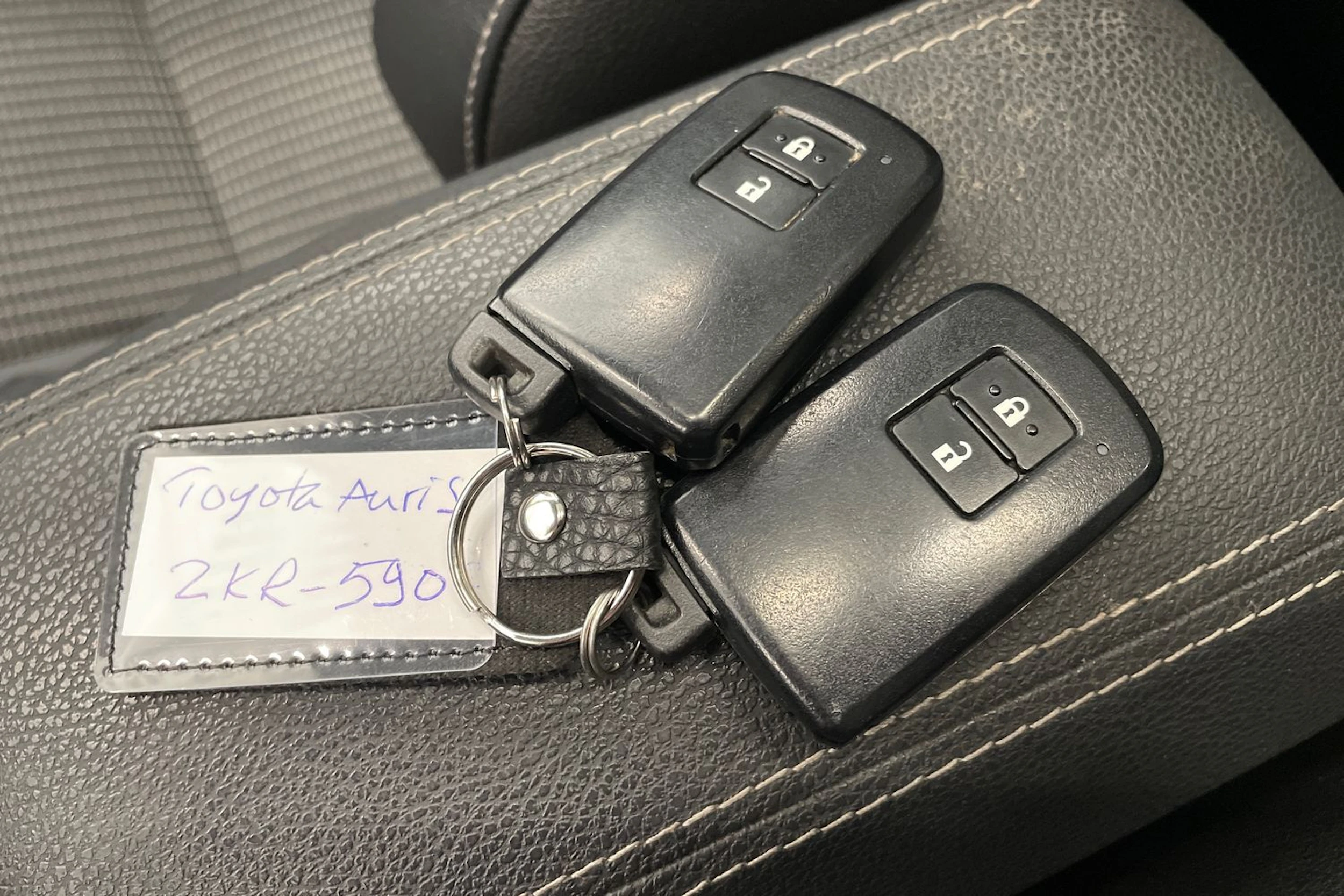 sininen Toyota Auris 2015 kuva 36.