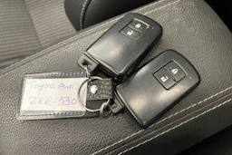 sininen Toyota Auris 2015 kuva 36.