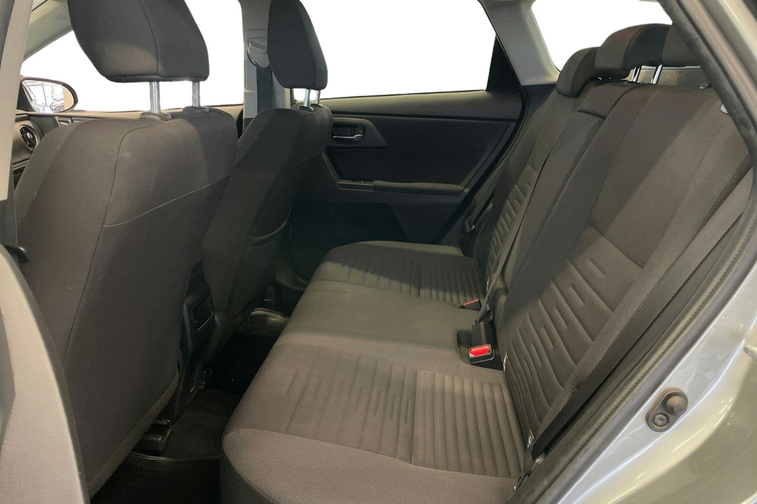 Harmaa Toyota Auris 2016 kuva 10.