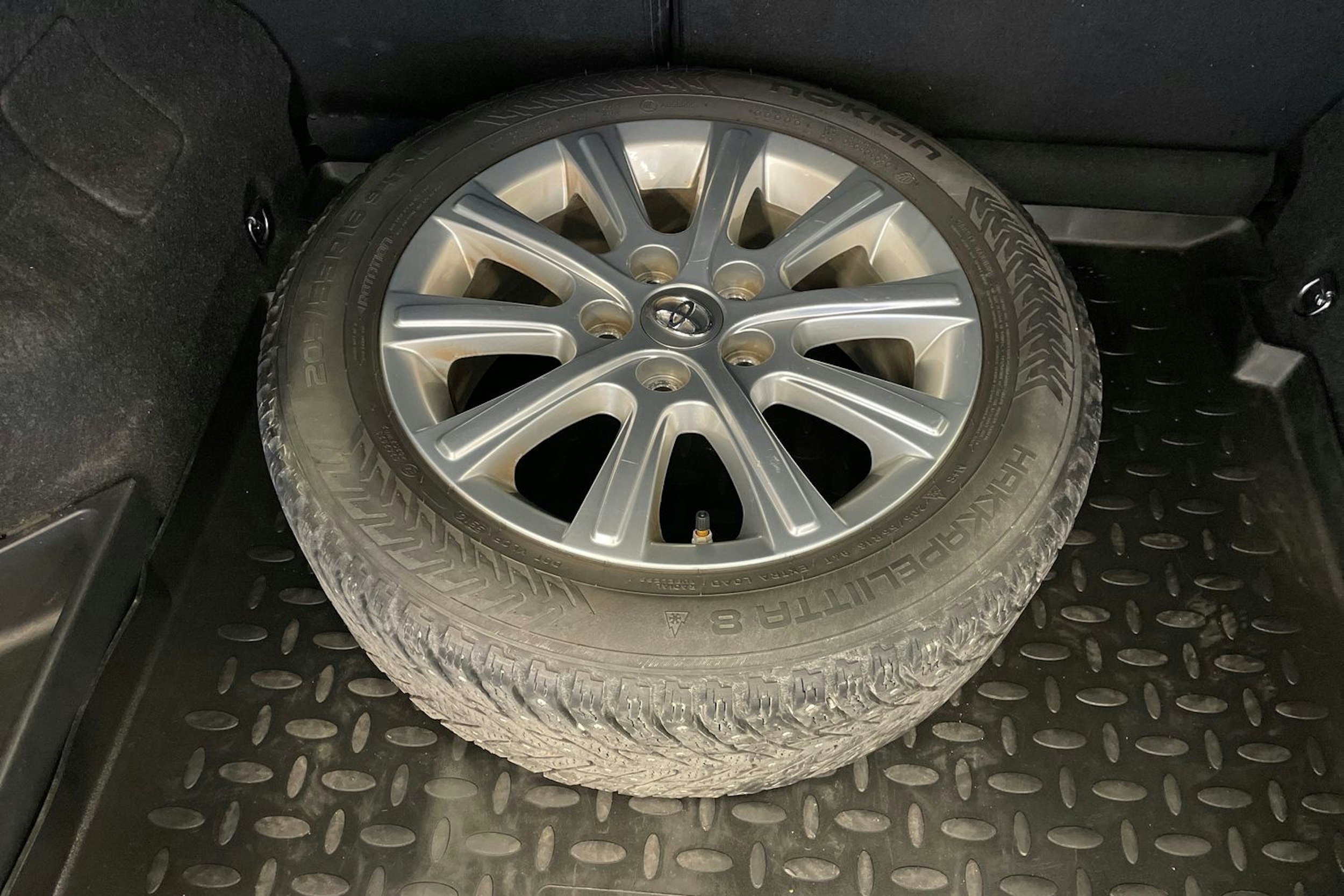 Harmaa Toyota Auris 2016 kuva 11.