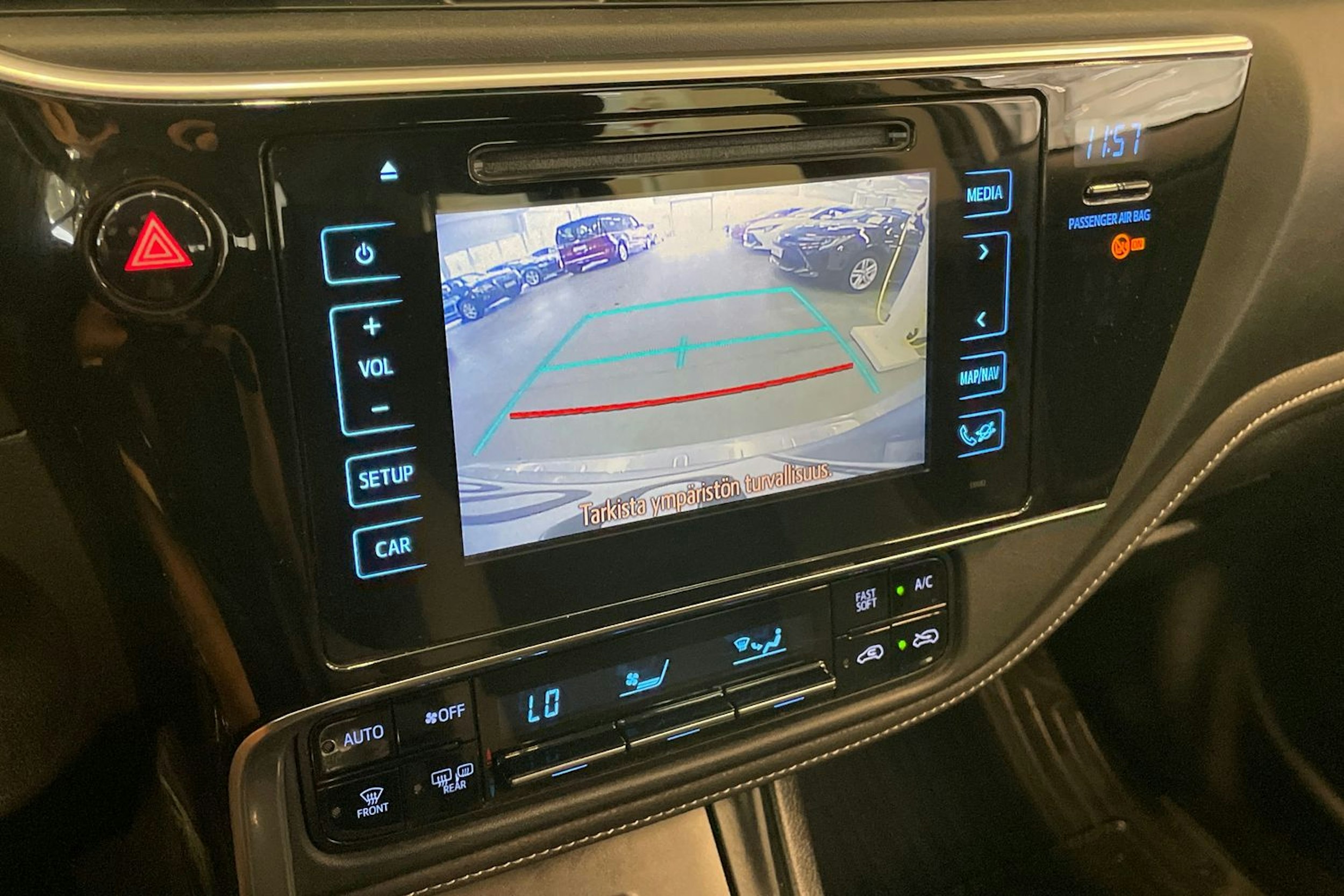 Harmaa Toyota Auris 2016 kuva 15.