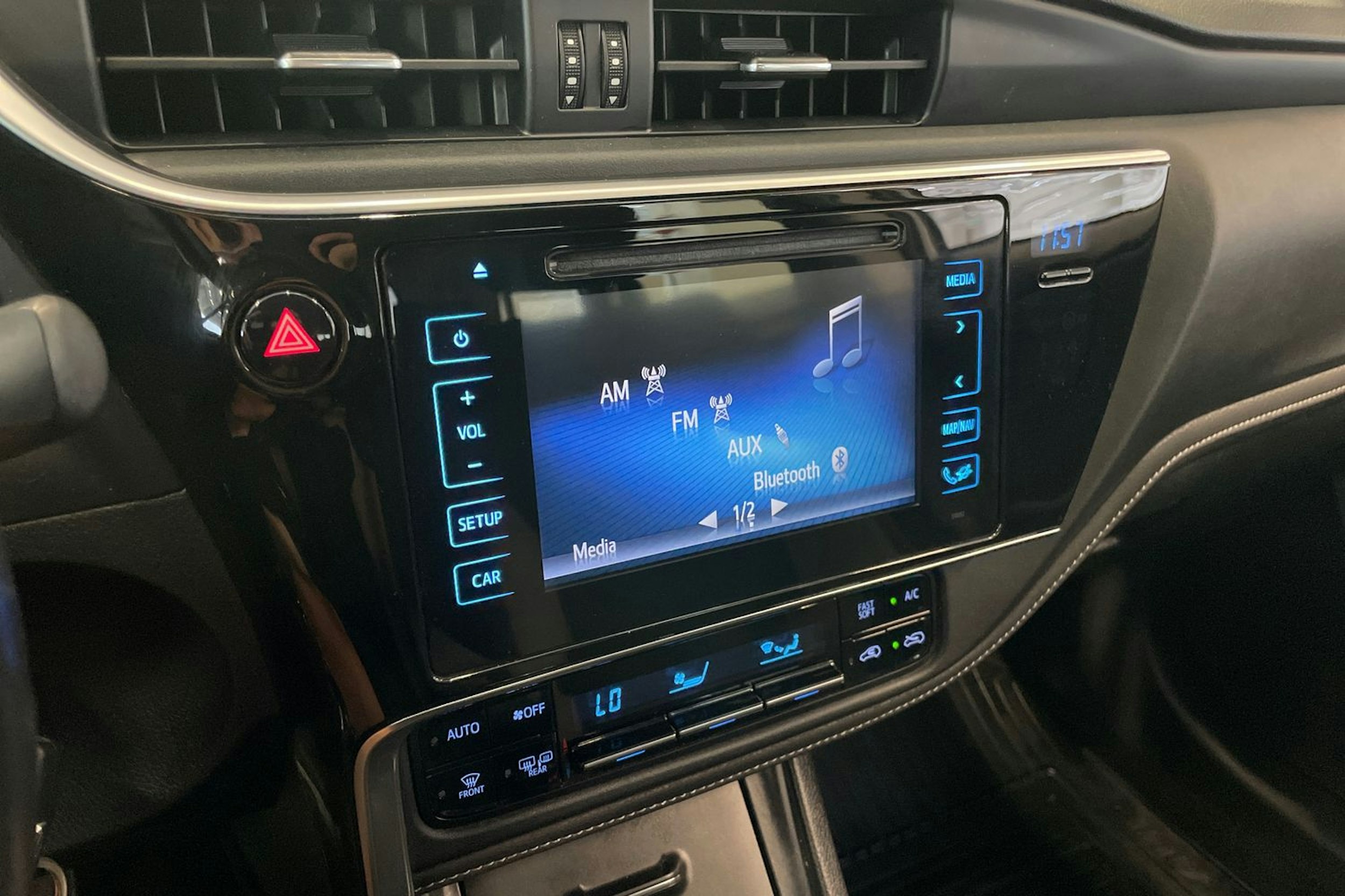Harmaa Toyota Auris 2016 kuva 16.