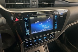 Harmaa Toyota Auris 2016 kuva 16.
