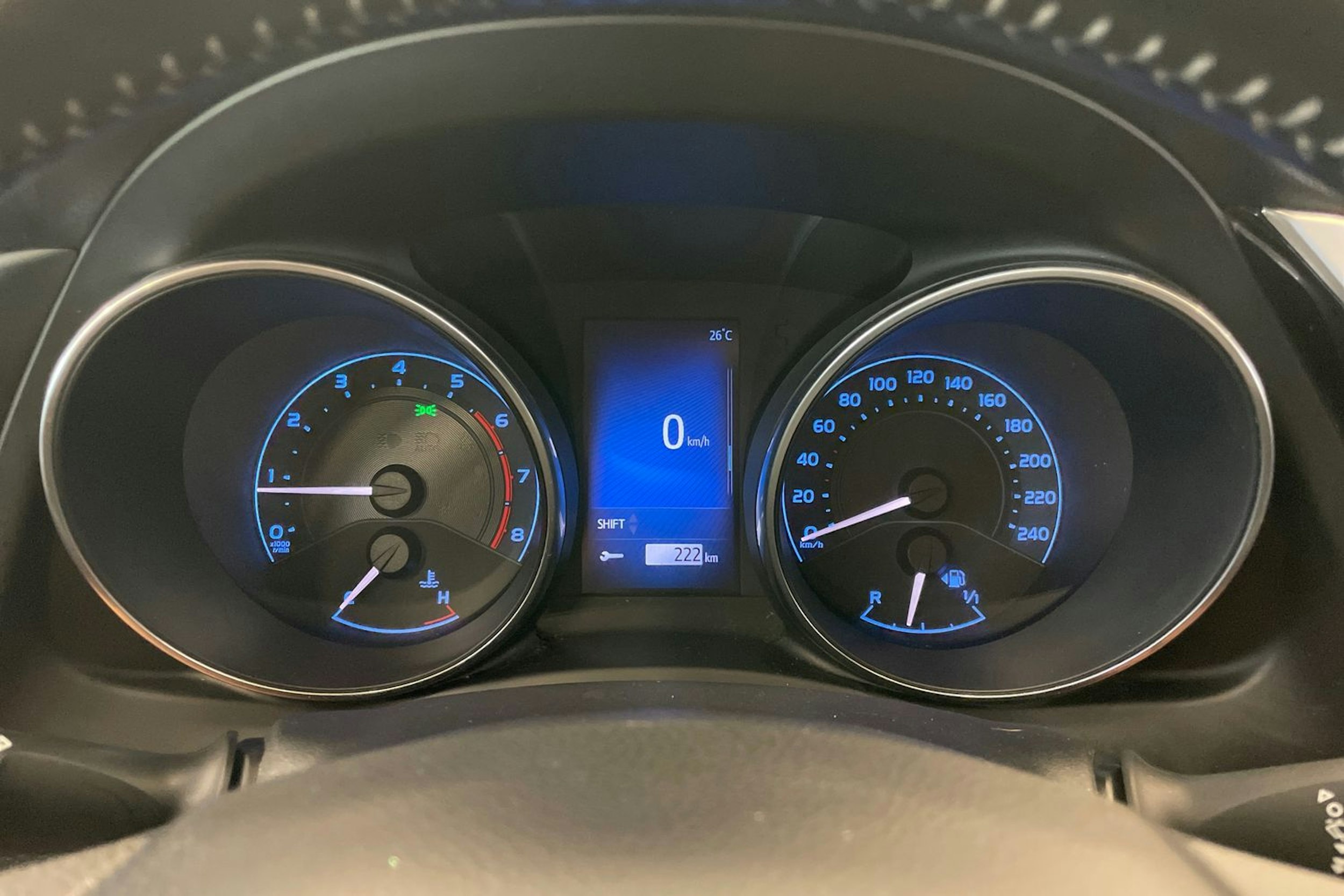 Harmaa Toyota Auris 2016 kuva 17.